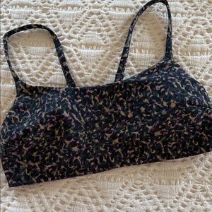 Lululemon camo-like Multicolor Pattern Sports Bra size small 4